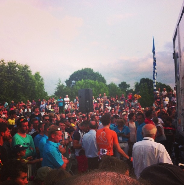 #romainsicard dans la foule. Il y a pas mal de monde à #Lacq. #cyclisme #cycling