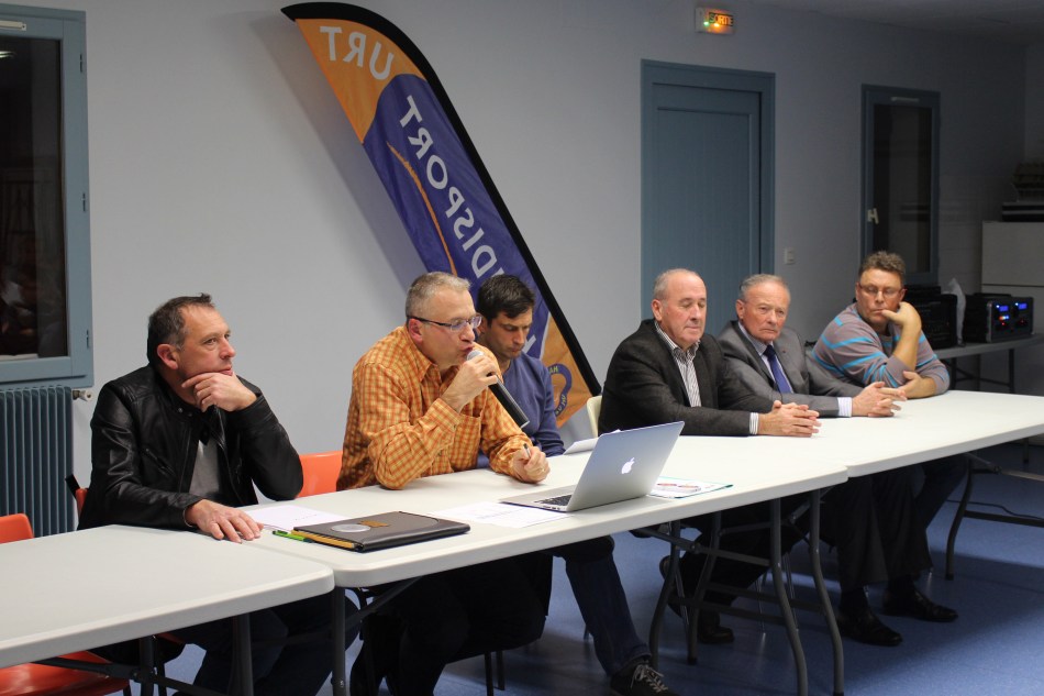 Christophe Dizy (2e en partant de la droite), aux côtés d'Henri Rébujent (qui a participé aux derniers Invictus Games), Robert Lataillade (maire de Urt) et Jean Castaings (ex-maire d'Urt et ancien Président du Conseil Général des Pyrénées-Atlantiques), entres autres.