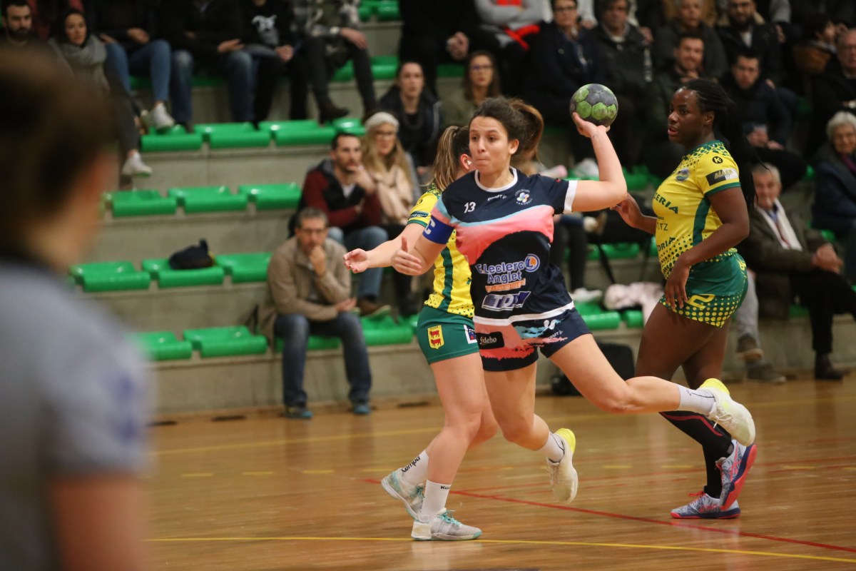Côte Basque Handball : Sarah Alves stoppée au milieu du&nbsp;chapitre